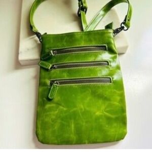 Shiraleah Green Vegan Leather Crossbody Bag Chic Multi-Pocket Mini Bag